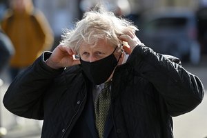 Šiaurės Airijoje besitęsiant neramumams, JK ir Airijos lyderiai ragina laikytis ramybės