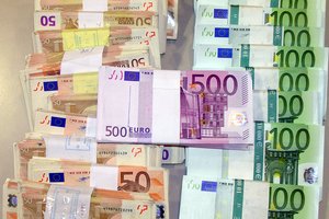 Prisidirbo sukčiaudami – teisiamųjų suole atsidūrė PVM pasigviešę broliai