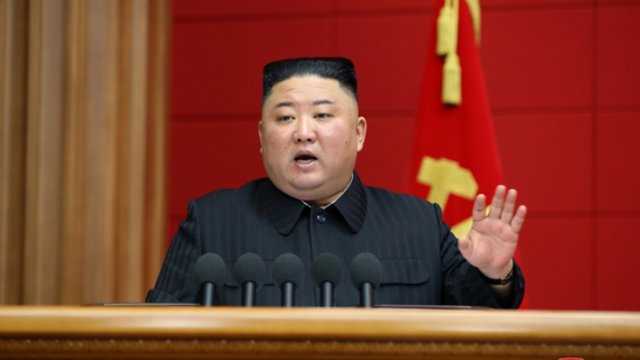 Šiaurės Korėja ruošiasi sunkiems laikams: Kim Jung Un situaciją lygino su badmečiu
