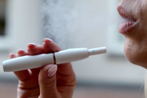 Rūkančiųjų piniginės ir sveikata – ant mokesčių svarstyklių