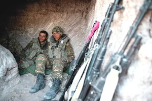 Šeimų tragedijos ir dingusių karių paieškos Kalnų Karabache – tėvas rado tik sūnaus liemenę