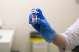 ES ruošiasi kovai su būsimomis COVID-19 atmainomis: užsakys 1,8 mlrd. „antrosios kartos“ vakcinų