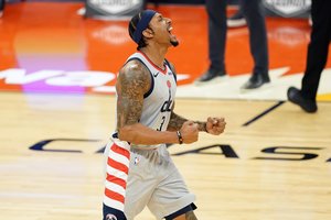 NBA naktis: J. Tatumo karjeros pasirodymas bei įspūdingas pergalę atnešęs B. Bealo metimas