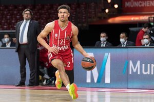 Gražiausių Eurolygos turo epizodų viršūnėje dėjimai į Šaro ekipos krepšį ir per R. Giedraitį