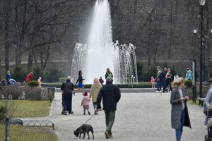 Nuo pirmadienio įsigalioja švelnesnės karantino sąlygos: štai kas keičiasi