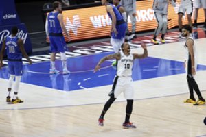 Pergalingas D. DeRozano šūvis ir sunkiai suvokiamas „Celtics“ pergalingas spurtas