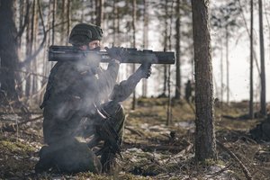 Jungtinės Amerikos Valstijos Lietuvos kariuomenei perduoda prieštankinių granatsvaidžių M72LAW