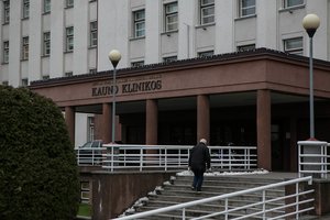 Pajudino užsigulėjusią problemą – Kauno klinikose atidarė naują automobilių aikštelę