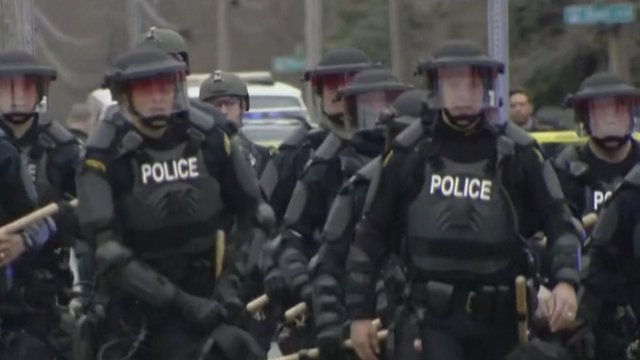 JAV drebina protestai: policijos pareigūnai nušovė dar vieną juodaodį