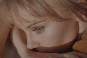 Po naujienų portalo straipsnio apie seksualinę prievartą prieš paauglę, psichologės atsakas: atsakomybė tenka suaugusiems