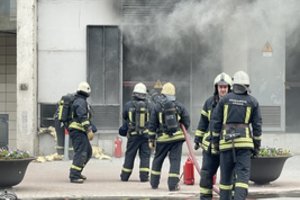 Prie „Europos“ verslo centro Vilniuje užsidegė elektros transformatorinė