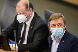 R. Karbauskis visai frakcijai piktinosi dėl S. Skvernelio pareiškimų: „Jis nėra skaitęs nė vieno dokumento“