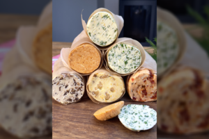 Kulinarinis tinklaraštis „Maisto kelionės“: 6 idėjos, kaip paruošti gurmanišką sviestą su pagardais