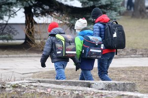 Į klases šią savaitę grįžo dar 8 tūkst. pradinukų, iš viso mokyklas lanko 71 tūkst.