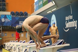 Paralimpinės rinktinės plaukikai po 15 mėnesių grįžta į tarptautinę areną