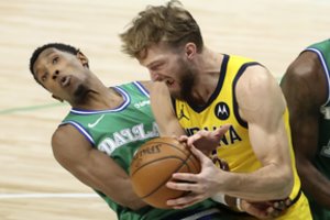 Ties trigubo dviženklio riba balansavęs D. Sabonis tapo vienu pagrindiniu „Pacers“ pergalės kalviu