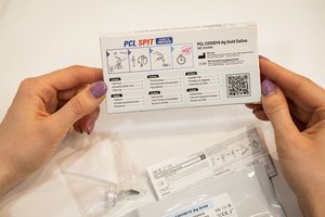 COVID-19 testą jau galima pasidaryti pačiam: paaiškino, ką daryti, jei atsakymas teigiamas