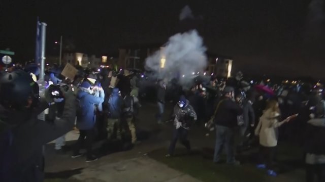 Masiniai protestai Minesotoje nerimsta: policija skubėjo raminti įsisiautėjusios minios