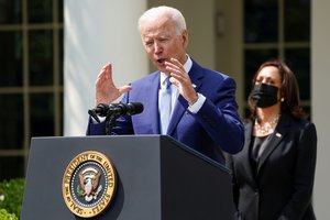 JAV skelbia sankcijas Maskvai, išsiunčia 10 rusų diplomatų