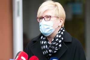 Vakcinavimo centre apsilankiusi I. Šimonytė pranešė apie svarstomus laisvinimus po gegužės 3 dienos 