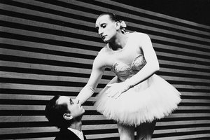 O. Koršunovo „Senė 2“: režisūros virtuozo epitetas ir tarptautinė sėkmė Avinjone vos sulaukus 24-erių