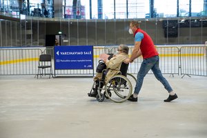 Kaune pradedami skiepyti neįgaliųjų ir sunkių ligonių slauga besirūpinantys asmenys