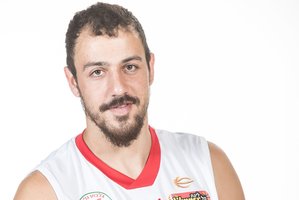 Nelaimė Izraelyje: medikai bando išgelbėti į komą panirusio krepšininko gyvybę