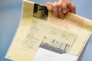 Į Signatarų namus grąžinamas Vasario 16-osios Akto originalas