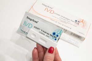 Lietuvos gyventojai iš vaistinių šluoja greituosius antigenų testus