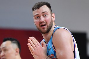 Sezonas baigtas: galingai žaidęs D. Motiejūnas neišgelbėjo savo ekipos nuo pralaimėjimo ketvirtfinalyje 