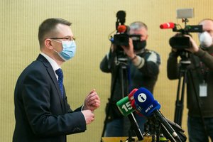 A. Dulkys mato variantą, kaip valdyti sunkių COVID-19 ligonių situaciją, neuždarant naujai atvertų verslų