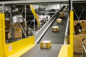 „Lietuvos paštas“ praneša: siuntų skirstymas stabilizuotas, bet prireiks laiko susigrąžinti klientų pasitikėjimą