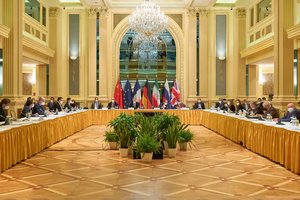 Rusijos diplomatas: derybos dėl lrano branduolinės sutarties perėjo į „rengimo etapą“