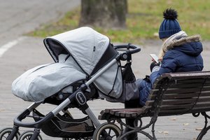 Ant Seimo stalo nuguls darbo kodekso pakeitimai: siūloma įteisinti „mamadienį“, nuotolinio darbo sąlygas