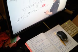 Tėvai šokiruoti, policija pradėjo tyrimą: per septintokų pamoką mokinių ekranuose pasirodė pornografinės nuotraukos