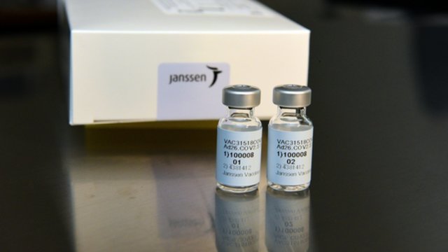Lietuva pradeda vakcinaciją „Johsnon & Johnson“: atskleidė, kurias grupes skiepys