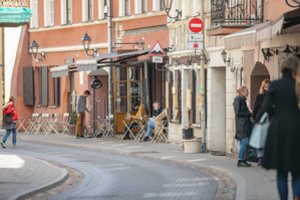 Sostinės valdininkai vėl suskubo keisti eismo tvarką senamiestyje: į kai kurias gatves net nebeįvažiuosite