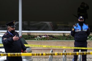 Artėjant Albanijos parlamento rinkimams, Elbasane įvyko politinių priešininkų susišaudymas, yra aukų