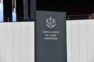 ES teismas nurodė panaikinti sankcijas M. Kadhafi dukrai