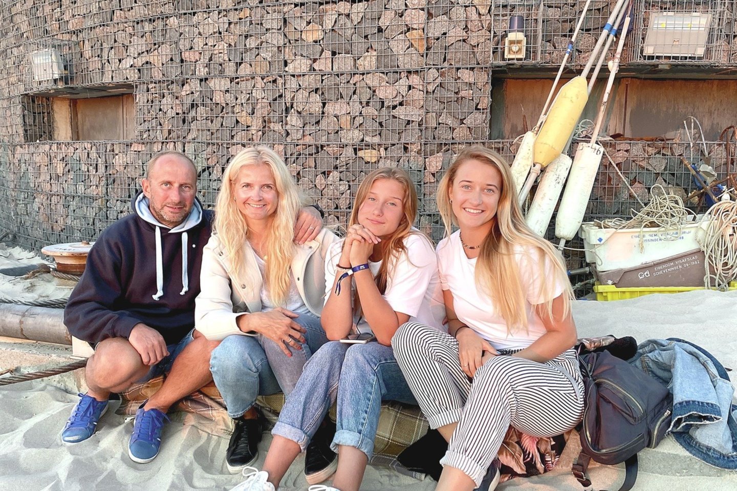 G. Pauža kartu su žmona ir dviem dukterimis.<br>Nuotr. iš asmeninio albumo