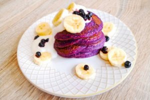 Spalvoti blyneliai iš sveikų ingredientų: mėgaukitės be sąžinės graužimo