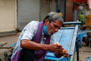 Indija liepsnoja: užfiksuotas absoliučiai rekordinis pasaulyje naujų COVID-19 atvejų skaičius