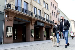 Įsigalioja švelnesnis karantinas paskiepytiems ir persirgusiems: vienos vakcinos dozės nepakaks, reikės pateikti įrodymus