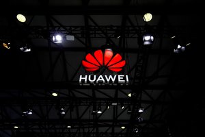Kanados teisėja „Huawei“ finansų vadovės ekstradicijos svarstymą atidėjo iki rugpjūčio