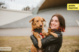 Į konteinerį išmesto šuniuko gyvenimas pasisuko netikėtai: didžiuojasi skandinavišku vardu
