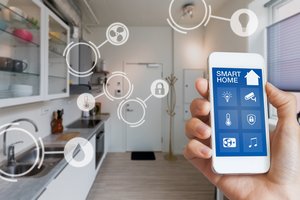 Išmanioji ateitis jau čia: telefonu šiandien galime valdyti ir elektros lemputes, ir orkaites