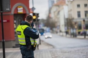 Per gyvenvietę daugiau kaip 80 km/val. skridusiam jaunuoliui kurį laiką teks pasivaikščioti