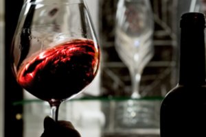 Nelegalas dešimt metų maustė turtuolius – stulbinamas sumas mokėjo už virtuvėje sumaišytus gėrimus