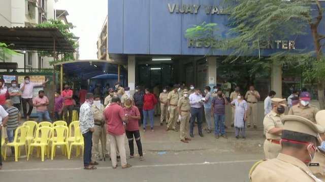 Indijoje per netikėtai kilusį gaisrą ligoninėje žuvo 13 COVID-19 pacientų