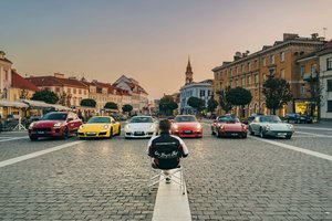 „Porsche“ vairuotojų komanda iš Lietuvos ruošiasi iššūkiui virtualioje Nurburgringo trasoje